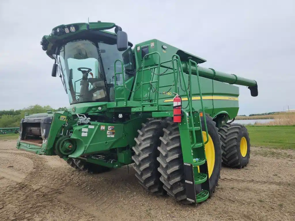 Gallery image 1 for 2023 John Deere S780 Combine