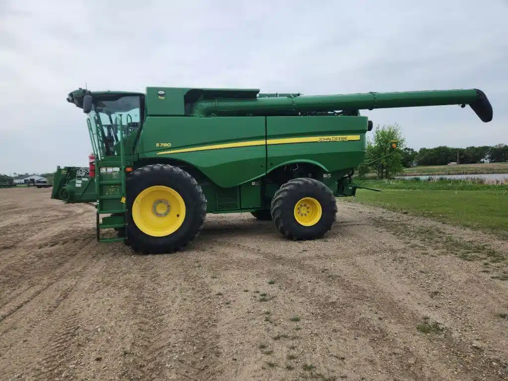 Gallery image 2 for 2023 John Deere S780 Combine