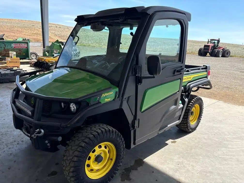 Gallery image 1 for 2024 John Deere XUV 865M Utility Vehicle