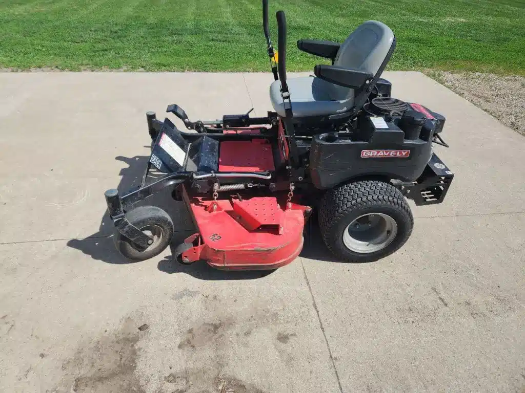 Gallery image 2 for Gravely ZT 52HD Mower - Zero Turn