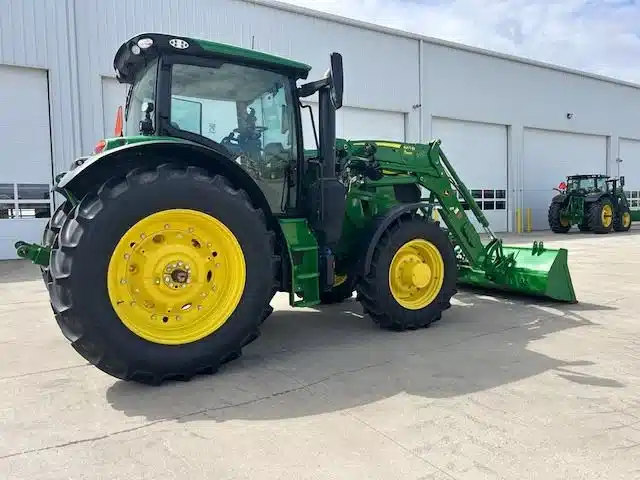 Photo de la Galerie 2 pour 2025 John Deere 6R 145 Tracteur