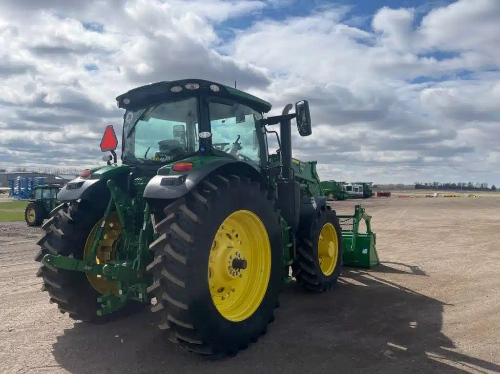 Photo de la Galerie 2 pour 2025 John Deere 6R 175 Tracteur