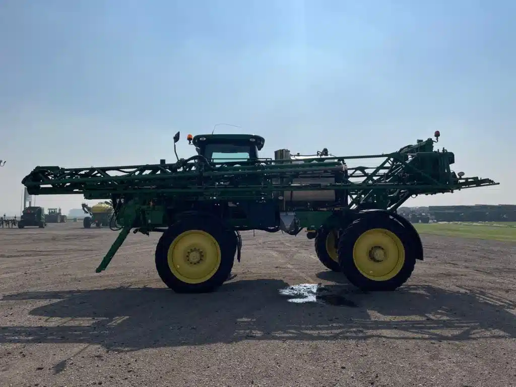 Gallery image 2 for 2015 John Deere R4038 Sprayer - Self Propelled