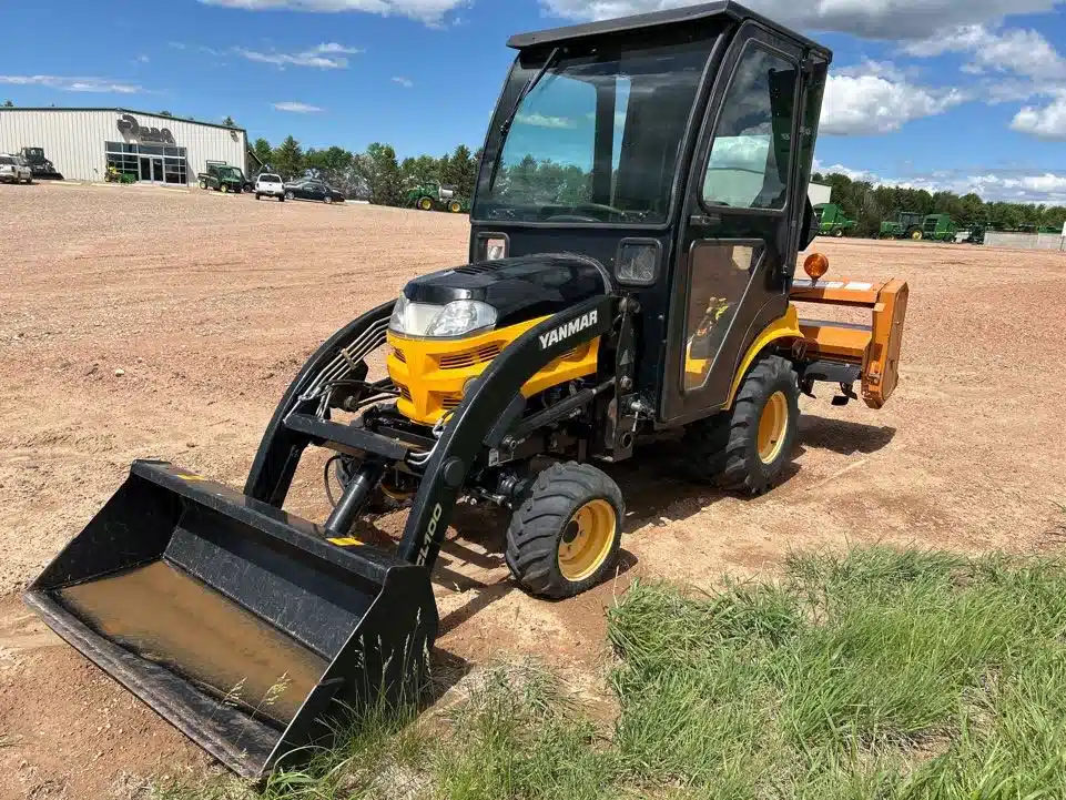 Photo de la Galerie 1 pour 2014 Yanmar SC2400 Tracteur