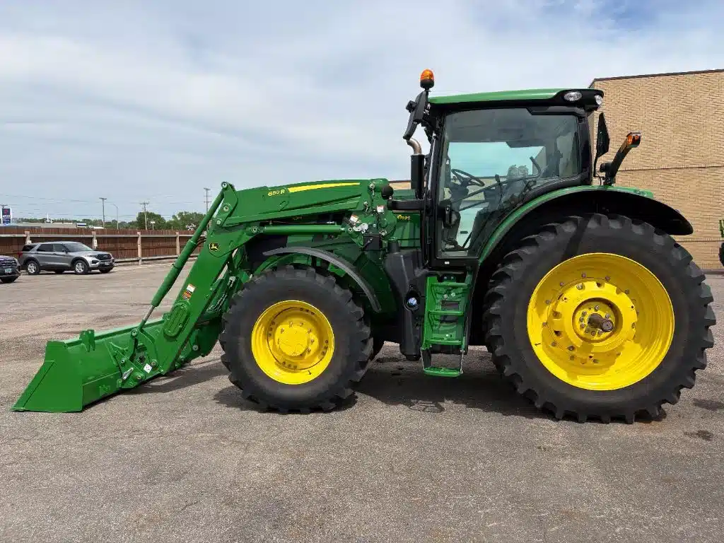 Photo de la Galerie 2 pour 2025 John Deere 6R 195 Tracteur