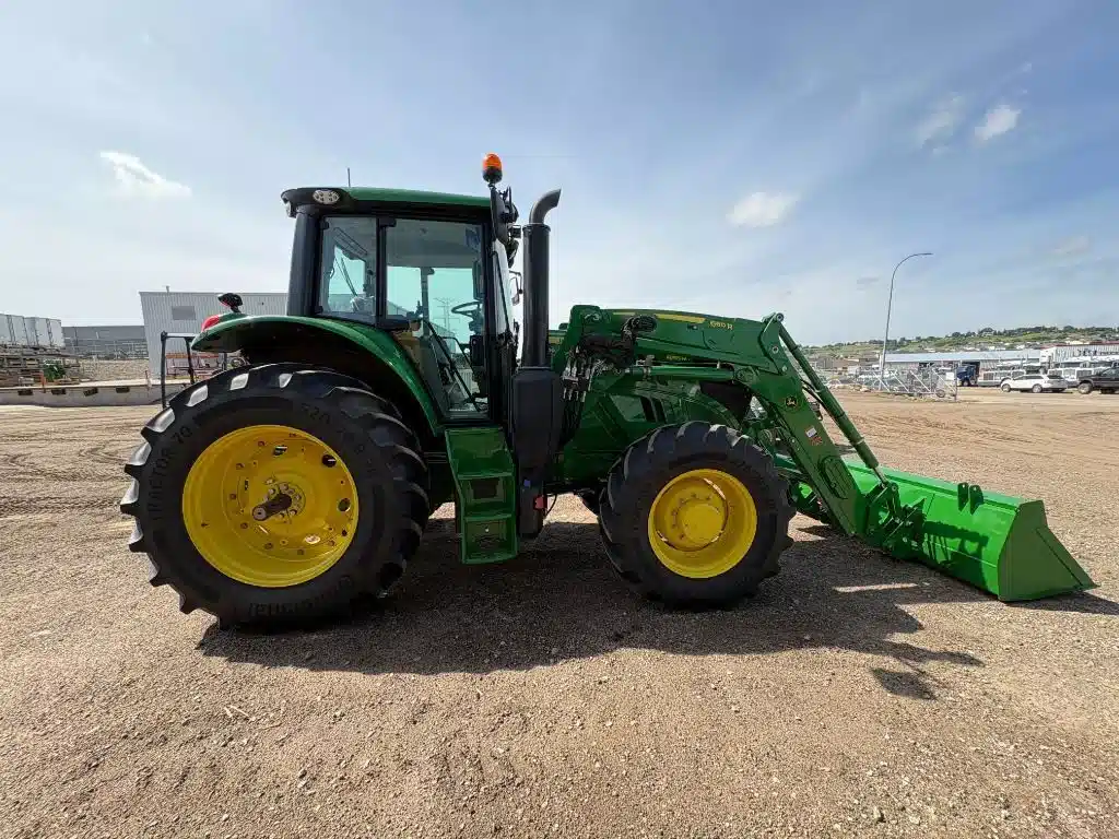 Photo de la Galerie 2 pour 2023 John Deere 6155M Tracteur
