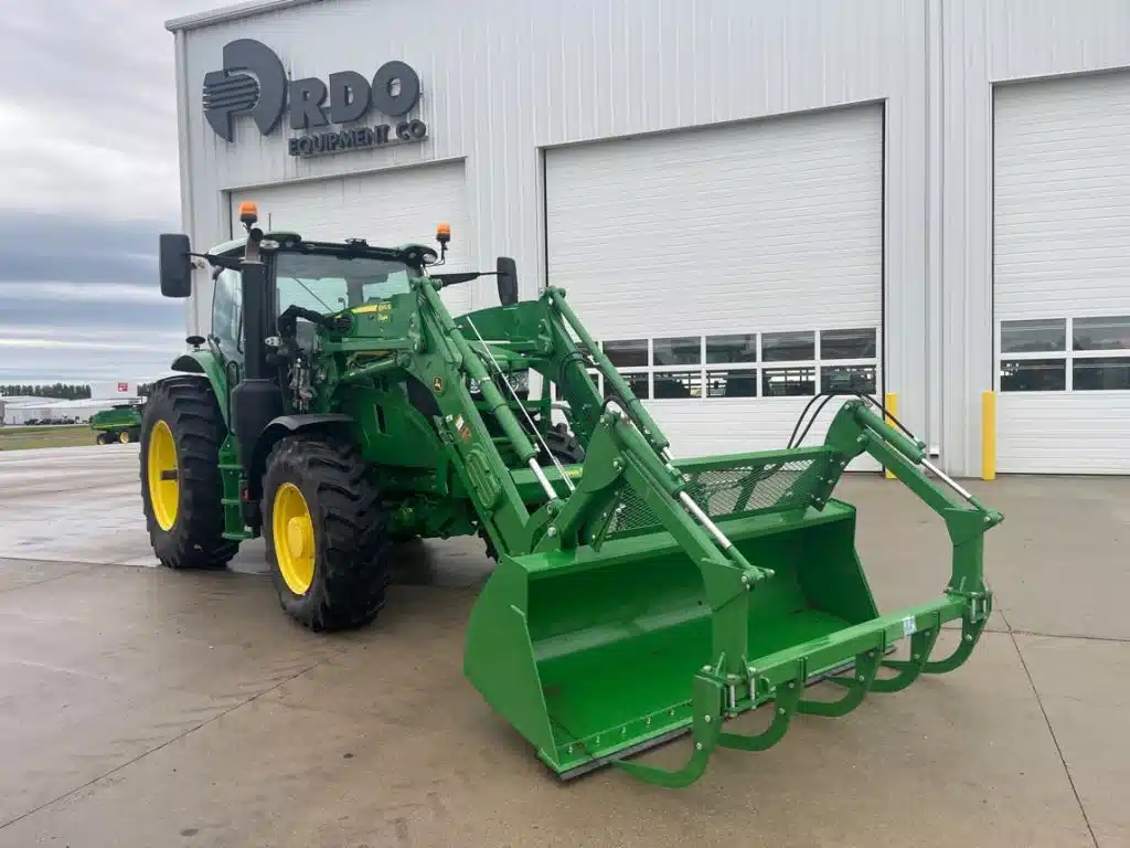 Photo de la Galerie 1 pour 2025 John Deere 6R 155 Tracteur