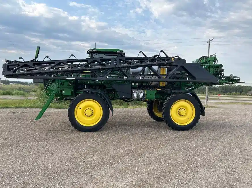 Gallery image 2 for 2025 John Deere 412R Sprayer - Self Propelled
