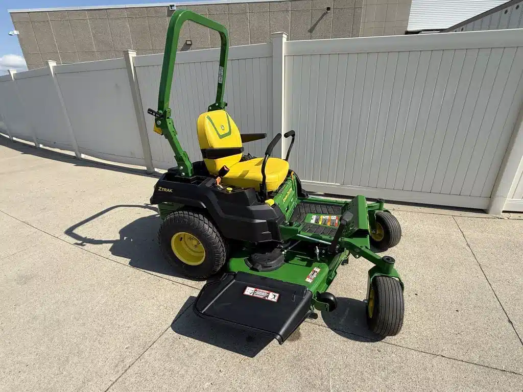 Gallery image 1 for 2026 John Deere Z530M Mower - Zero Turn