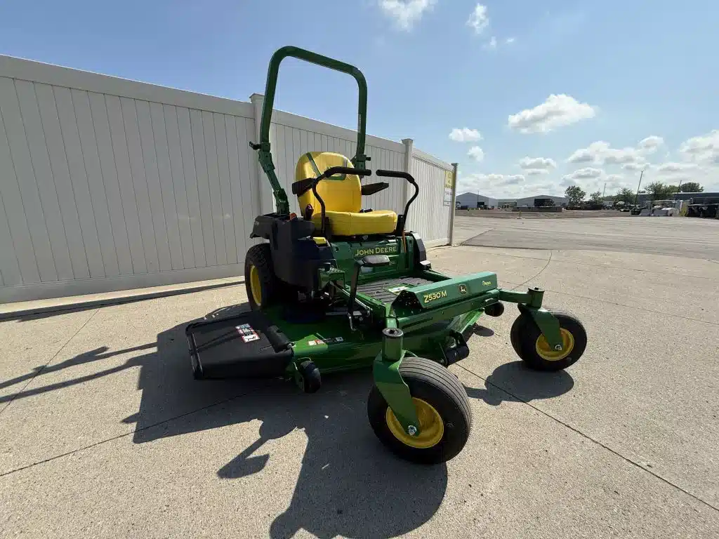 Photo de la Galerie 1 pour 2026 John Deere Z530M Tondeuse à rayon de braquage zéro