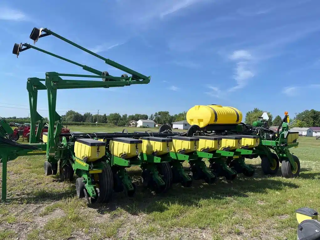 Gallery image 2 for 2012 John Deere 1770NT Planter