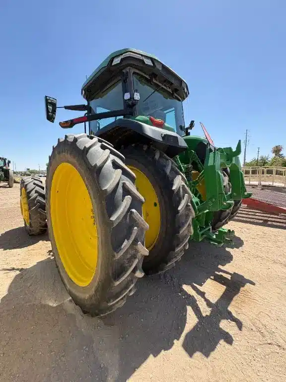 Photo de la Galerie 2 pour 2023 John Deere 8R 370 Tracteur