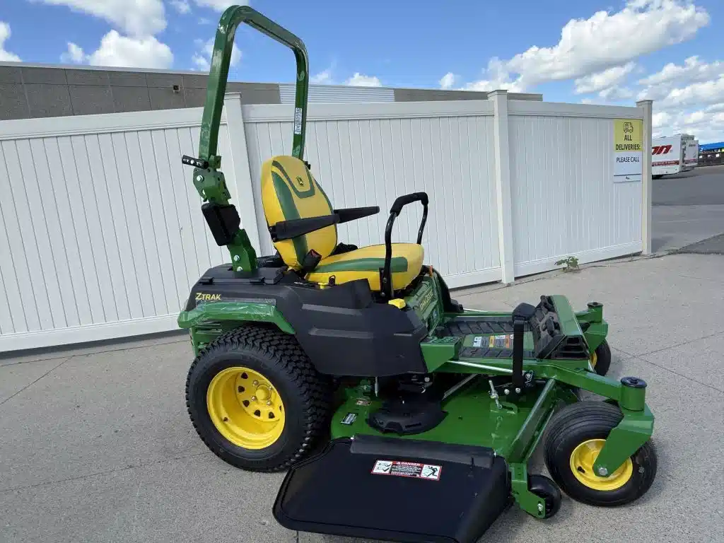 Gallery image 2 for 2026 John Deere Z545R Mower - Zero Turn