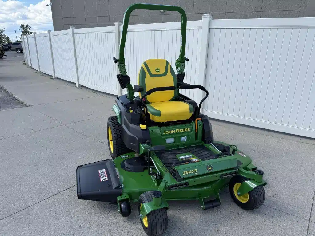 Gallery image 1 for 2026 John Deere Z545R Mower - Zero Turn