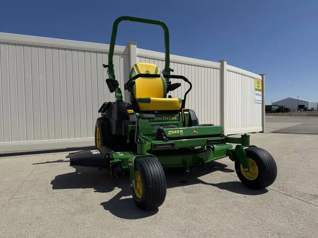 Gallery image 1 for 2026 John Deere Z545R Mower - Zero Turn