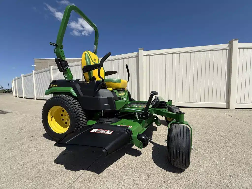 Gallery image 2 for 2026 John Deere Z545R Mower - Zero Turn