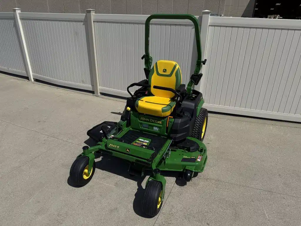 Gallery image 1 for 2026 John Deere Z545R Mower - Zero Turn