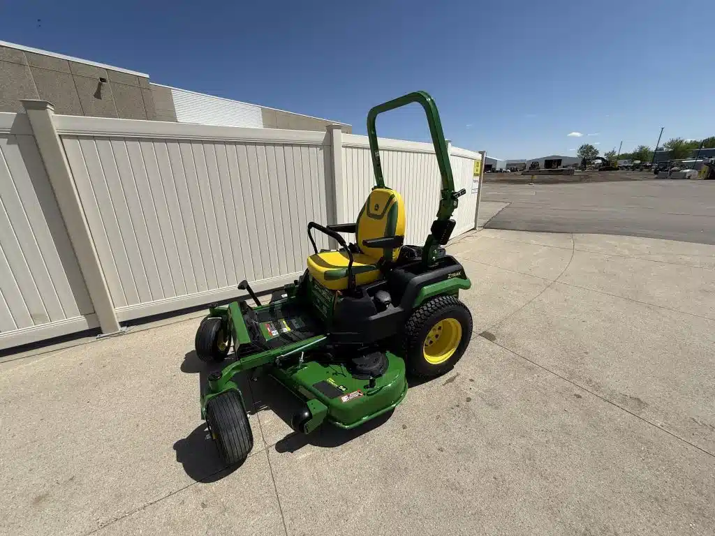 Gallery image 2 for 2026 John Deere Z545R Mower - Zero Turn