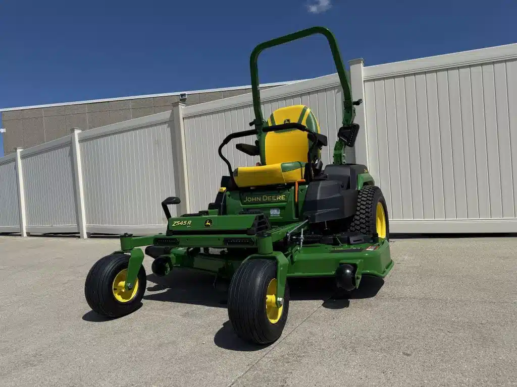 Gallery image 1 for 2026 John Deere Z545R Mower - Zero Turn