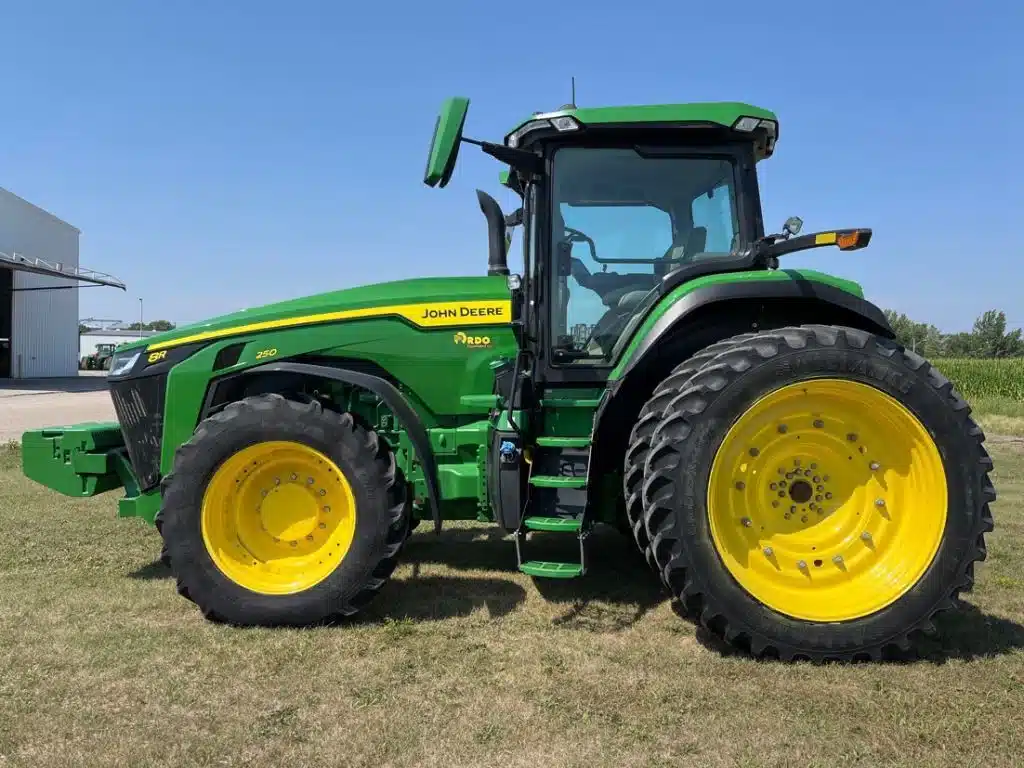 Gallery image 2 for 2023 John Deere 8R 250 Tractor