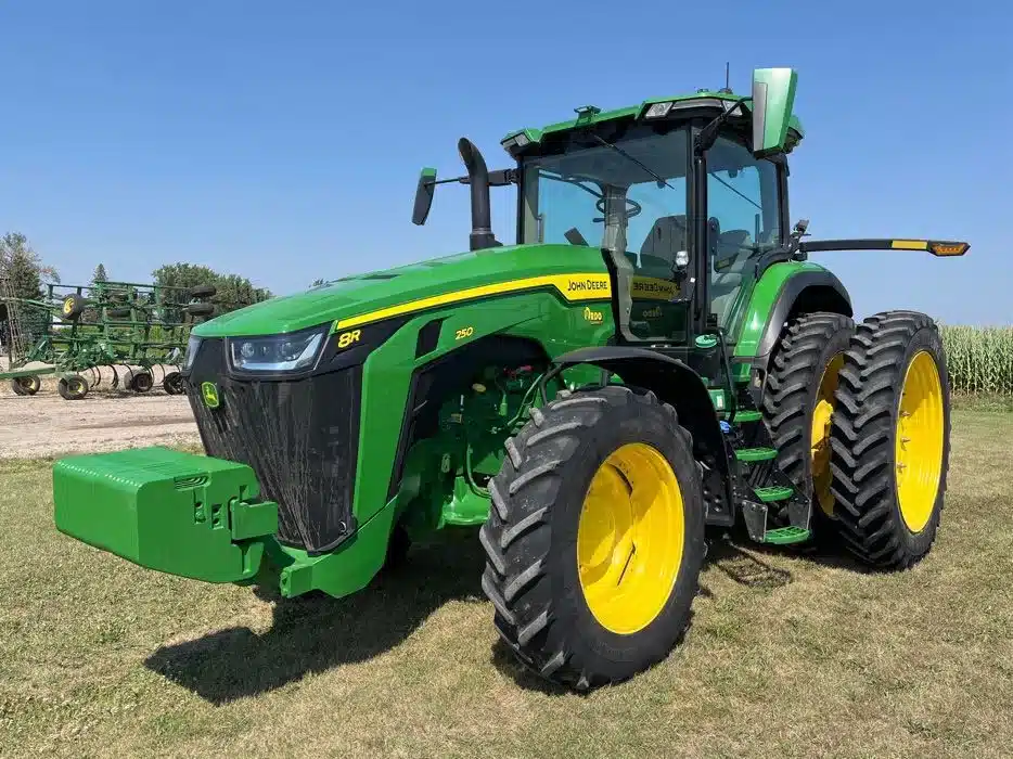 Gallery image 1 for 2023 John Deere 8R 250 Tractor