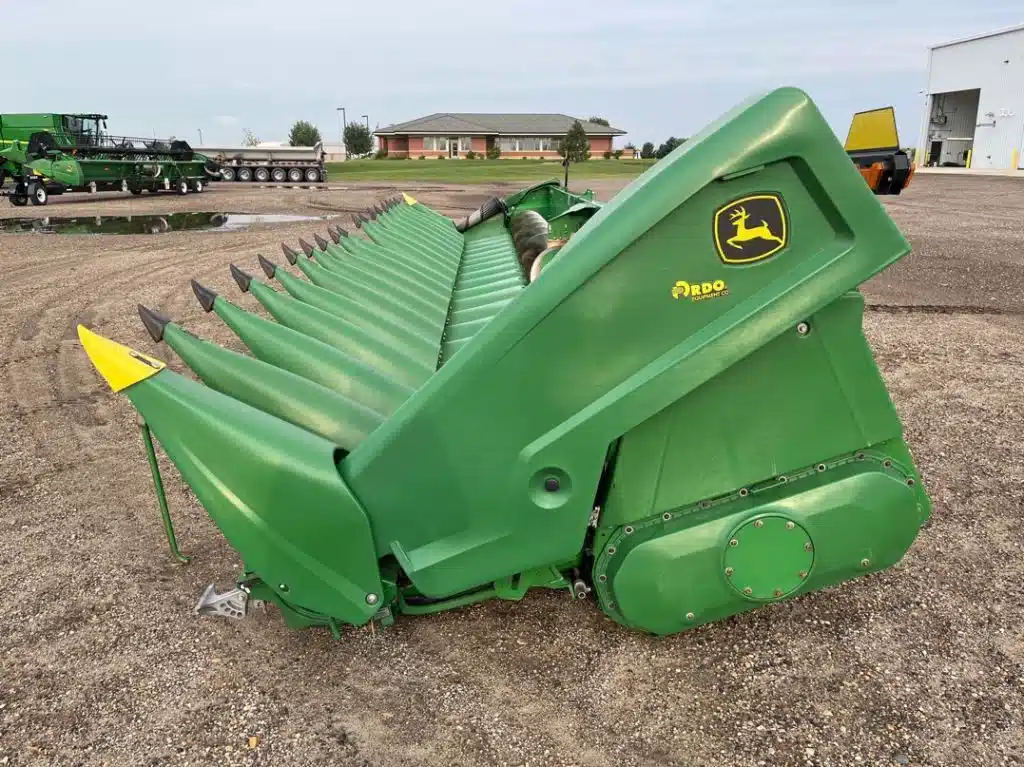 Gallery image 2 for 2022 John Deere C18R Header - Row Crop
