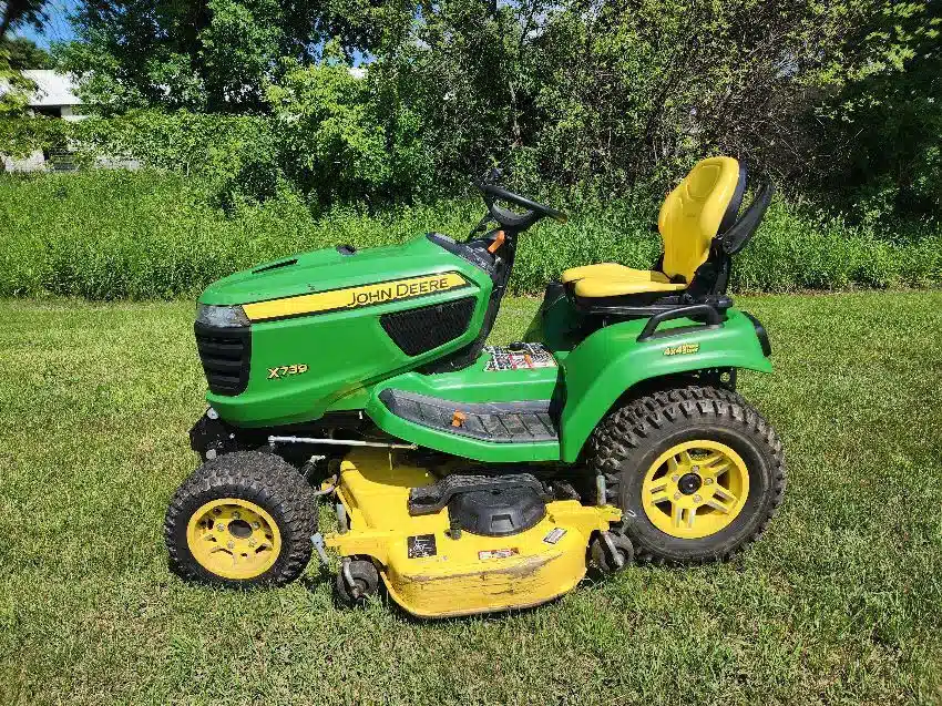 Gallery image 2 for 2019 John Deere X739 Lawn Tractor