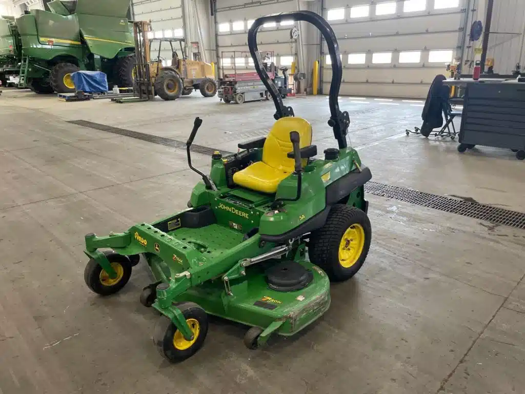 Photo de la Galerie 1 pour 2008 John Deere Z520 Tondeuse à rayon de braquage zéro