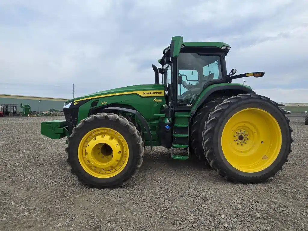 Gallery image 2 for 2025 John Deere 8R 340 Tractor
