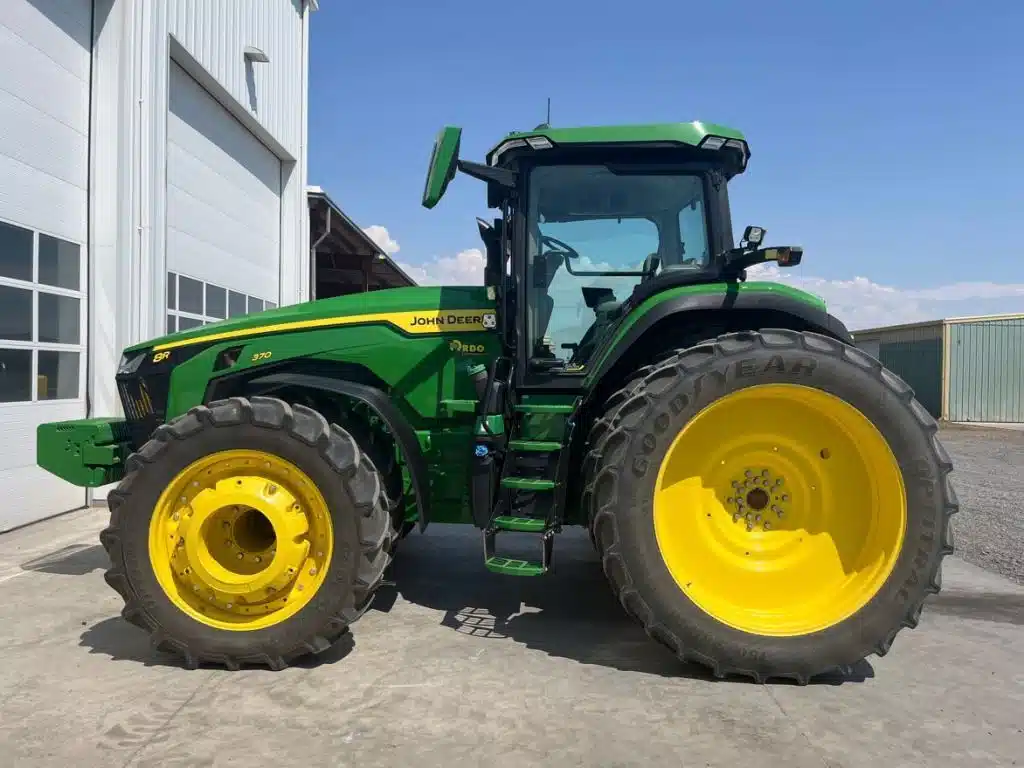 Gallery image 2 for 2025 John Deere 8R 370 Tractor