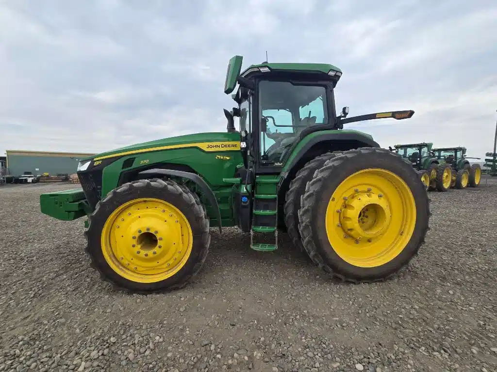Gallery image 2 for 2025 John Deere 8R 370 Tractor