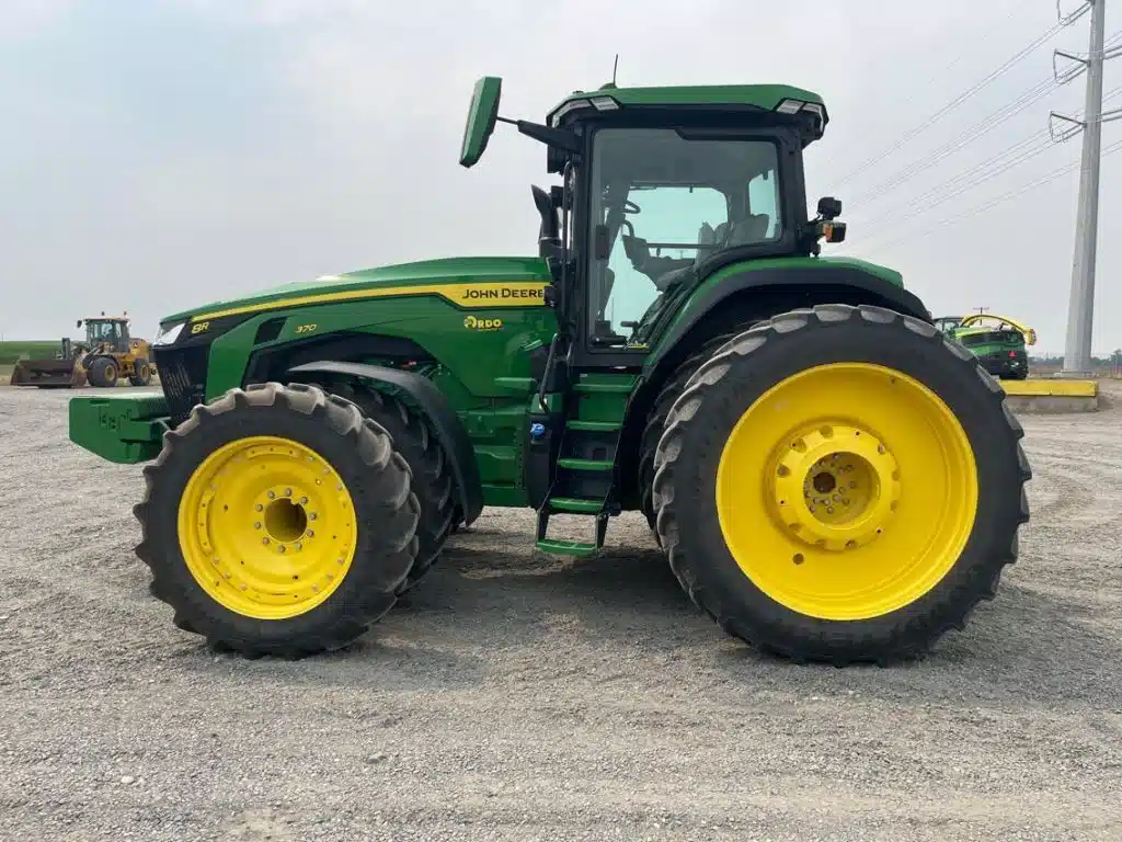 Gallery image 2 for 2025 John Deere 8R 370 Tractor