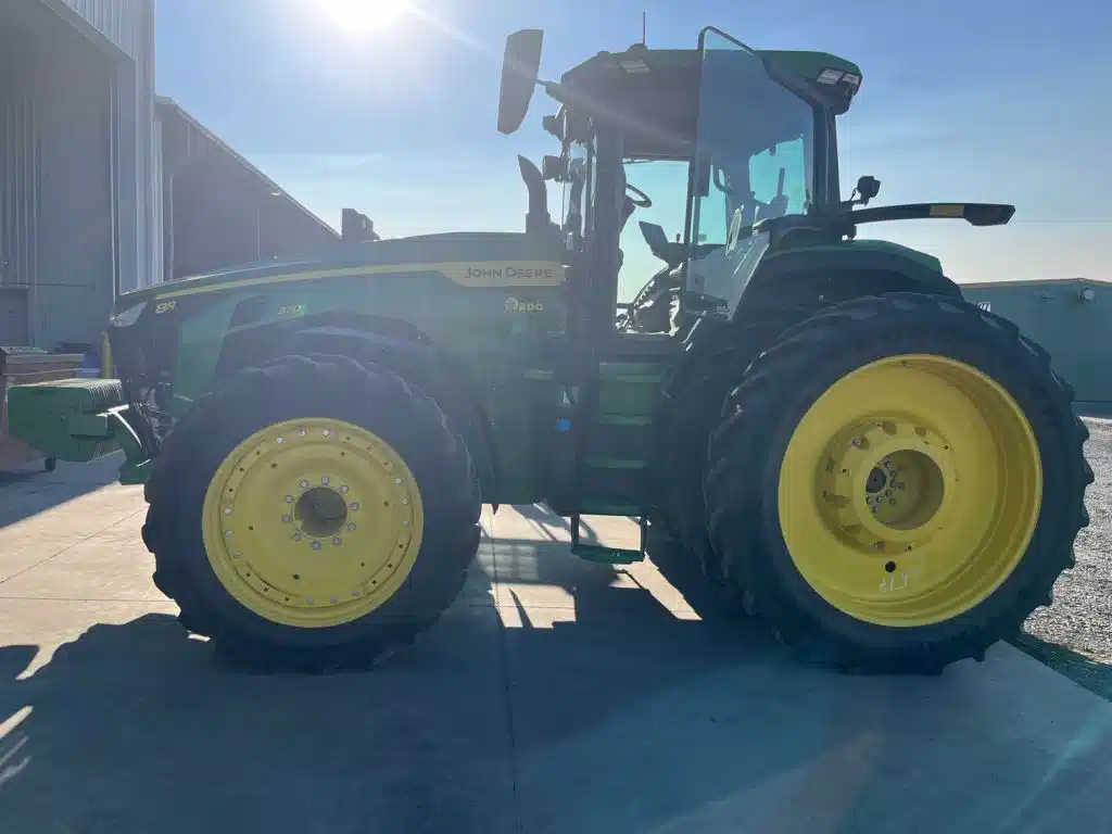 Photo de la Galerie 2 pour 2025 John Deere 8R 370 Tracteur