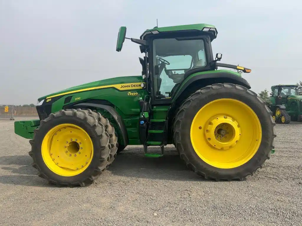 Gallery image 2 for 2025 John Deere 8R 370 Tractor
