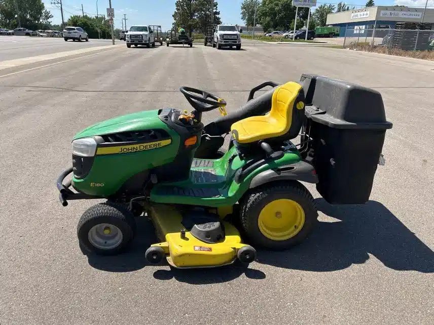 Gallery image 2 for 2018 John Deere E180 Lawn Tractor