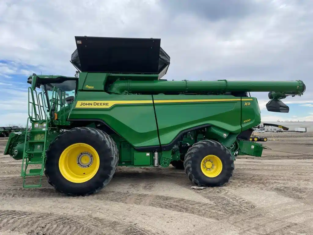 Gallery image 2 for 2023 John Deere X9 1000 Combine