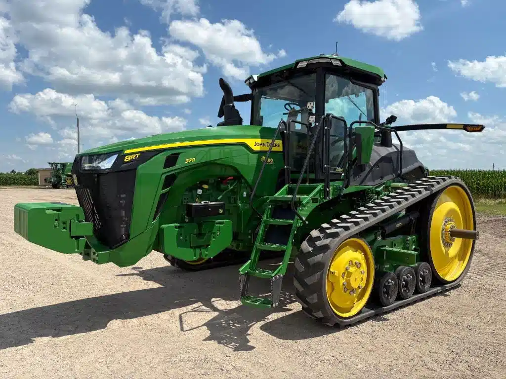 Gallery image 1 for 2024 John Deere 8RT 370 Tractor