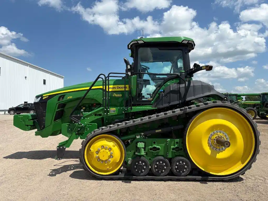 Gallery image 2 for 2024 John Deere 8RT 370 Tractor
