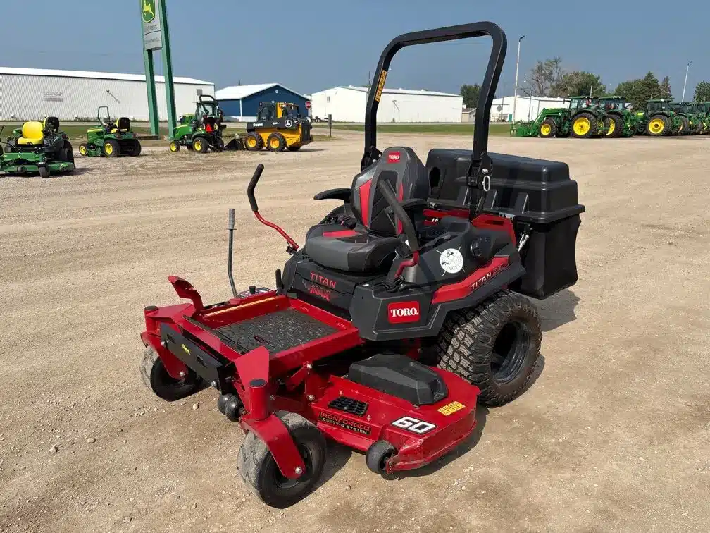 Photo de la Galerie 1 pour 2025 Wheel Horse TIME CUTTER Tondeuse à rayon de braquage zéro
