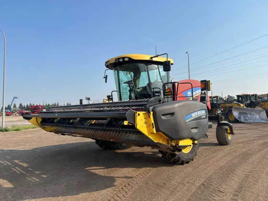 Gallery image 1 for 2015 New Holland SPEEDROWER 130 Windrower
