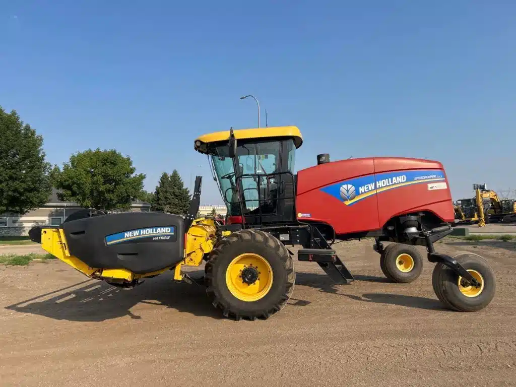 Gallery image 2 for 2015 New Holland SPEEDROWER 130 Windrower