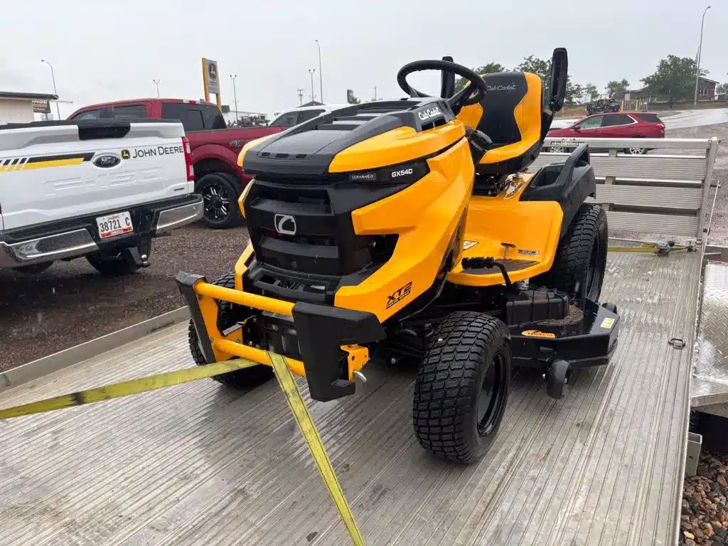 Gallery image 1 for 2024 Cub Cadet XT2 Lawn Tractor