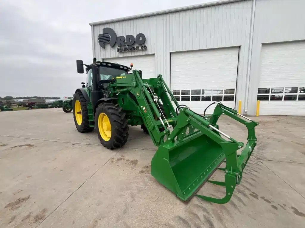 Photo de la Galerie 1 pour 2025 John Deere 6R 175 Tracteur