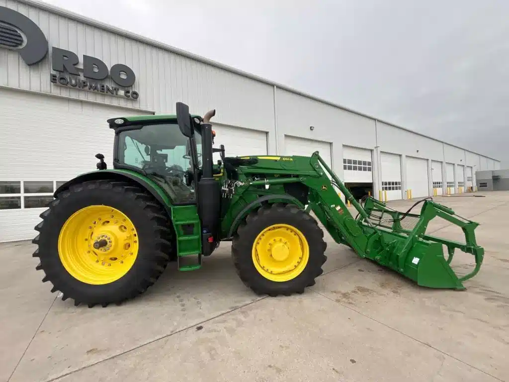 Photo de la Galerie 2 pour 2025 John Deere 6R 175 Tracteur