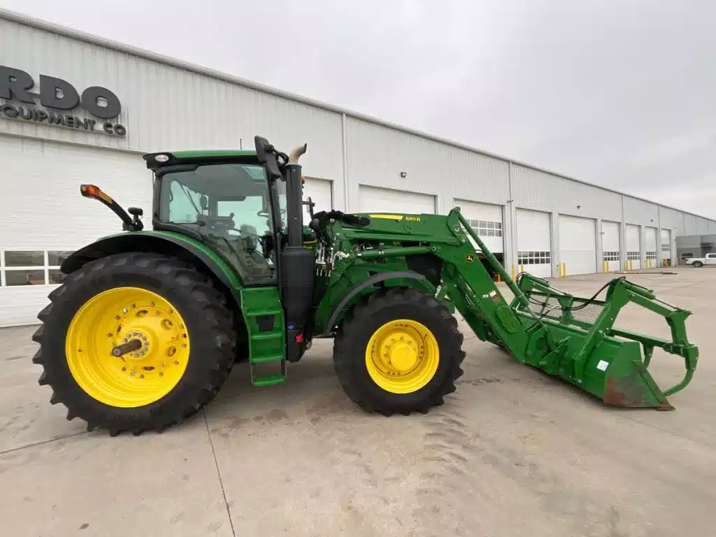 Photo de la Galerie 2 pour 2025 John Deere 6R 175 Tracteur