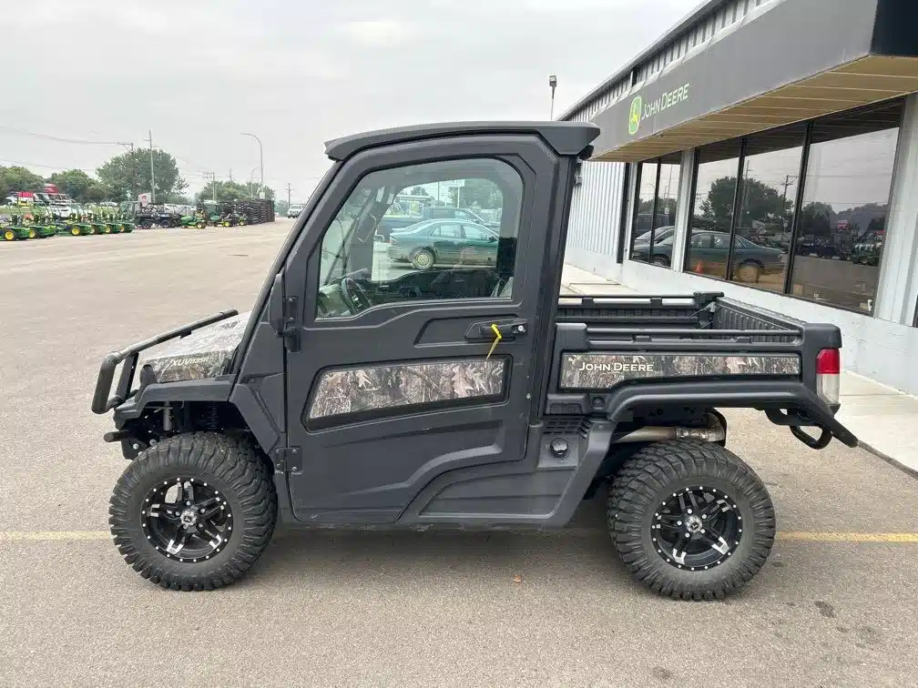 Gallery image 2 for 2023 John Deere XUV 835R Utility Vehicle