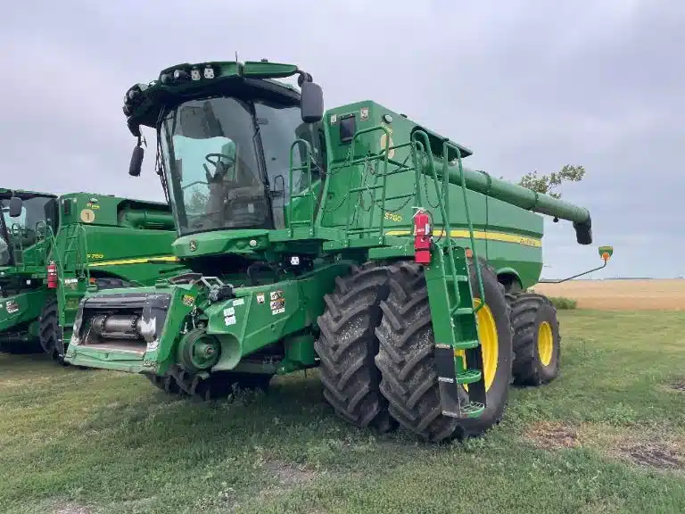 Gallery image 1 for 2023 John Deere S780 Combine