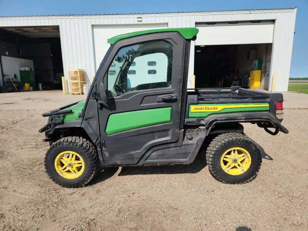 Photo de la Galerie 2 pour 2023 John Deere XUV 835R Véhicule utilitaire