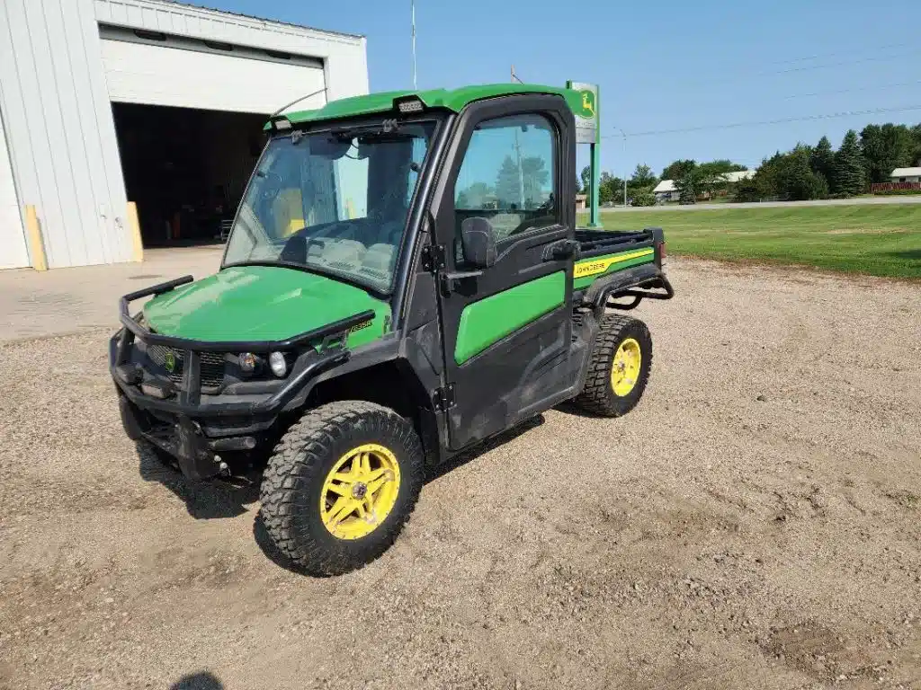 Photo de la Galerie 1 pour 2023 John Deere XUV 835R Véhicule utilitaire
