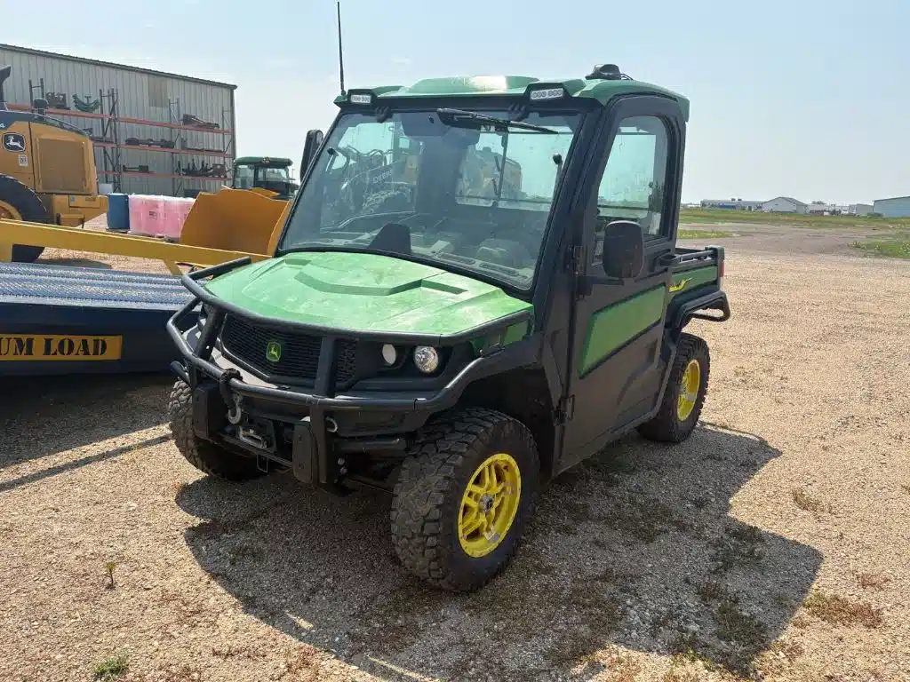 Gallery image 1 for 2023 John Deere XUV 835R Utility Vehicle